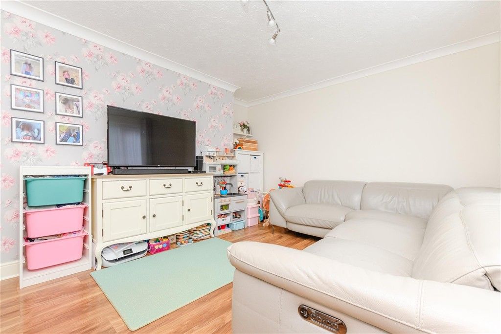 Property photo 3 of 8 Lounge/Diner