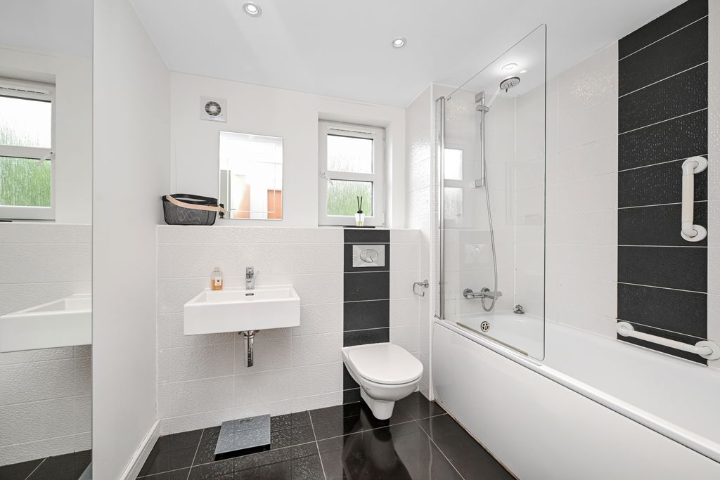 Additional image 7 of 2 bed flat for sale15D, Thorny Crook Gardens, Dalkeith EH22