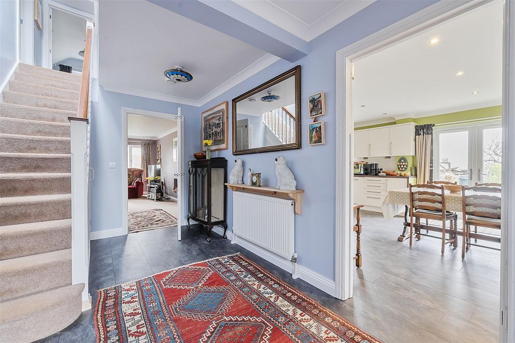 Property photo 3 of 18 Hall