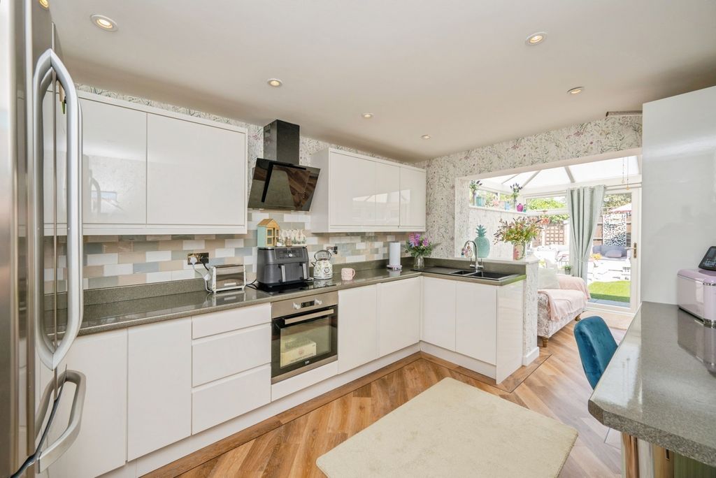 Property photo 3 of 22 Pbox-Img.Jpg