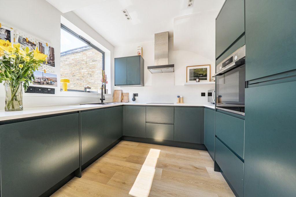 Property photo 2 of 29 1452275-24-69Ef79...