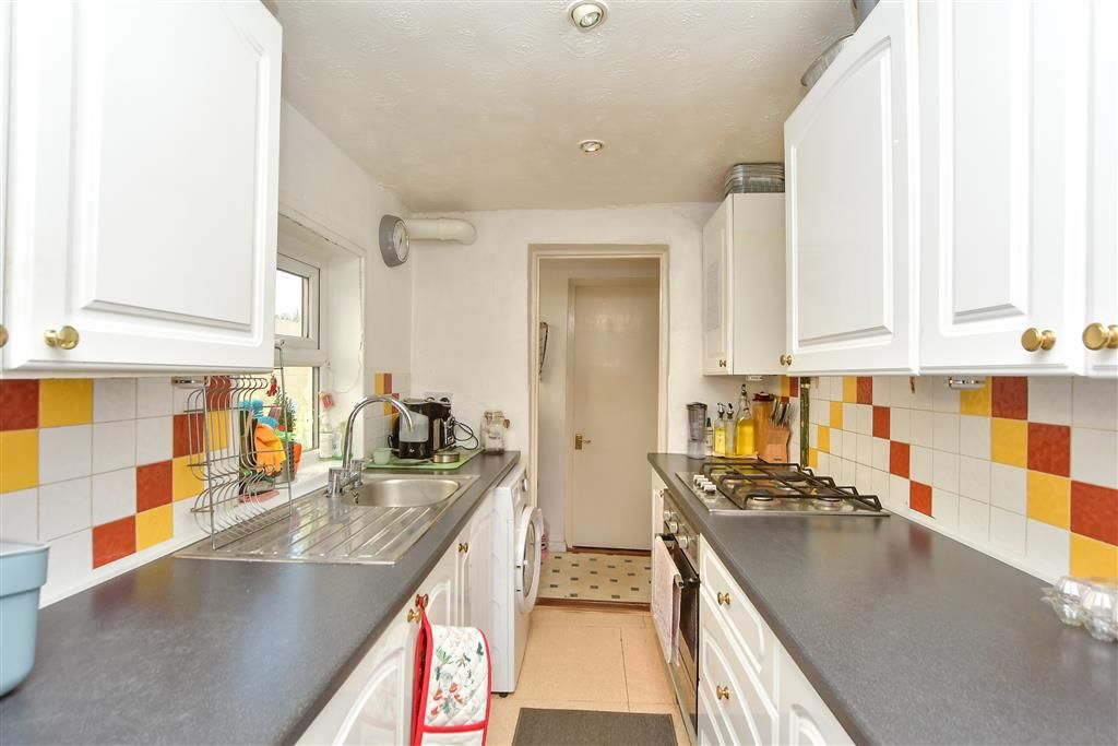 Property photo 3 of 10 Kitchen