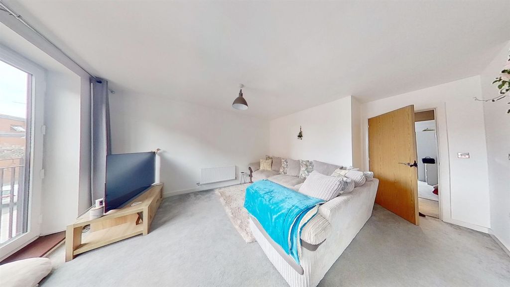 Property photo 3 of 5