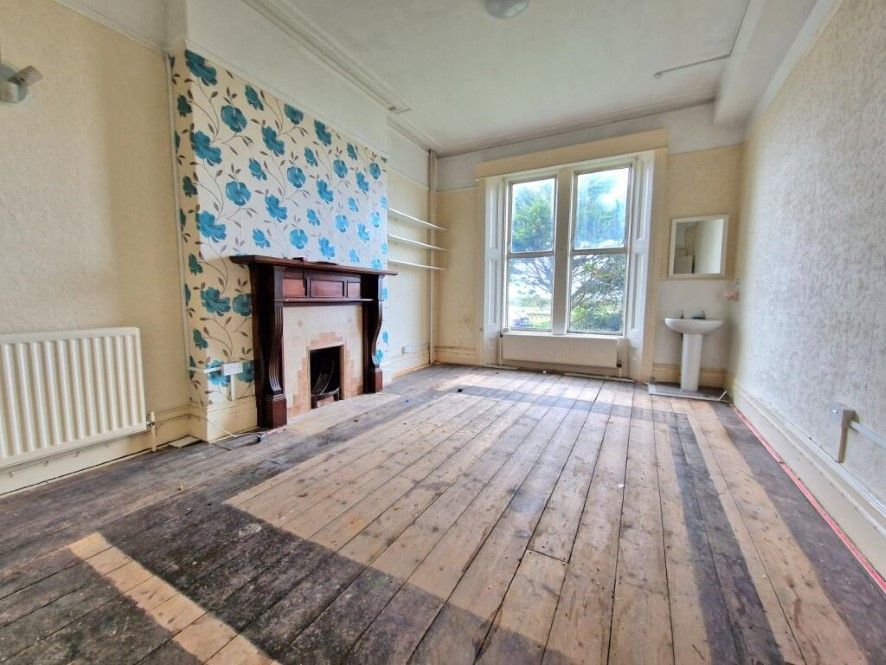 Property photo 3 of 34