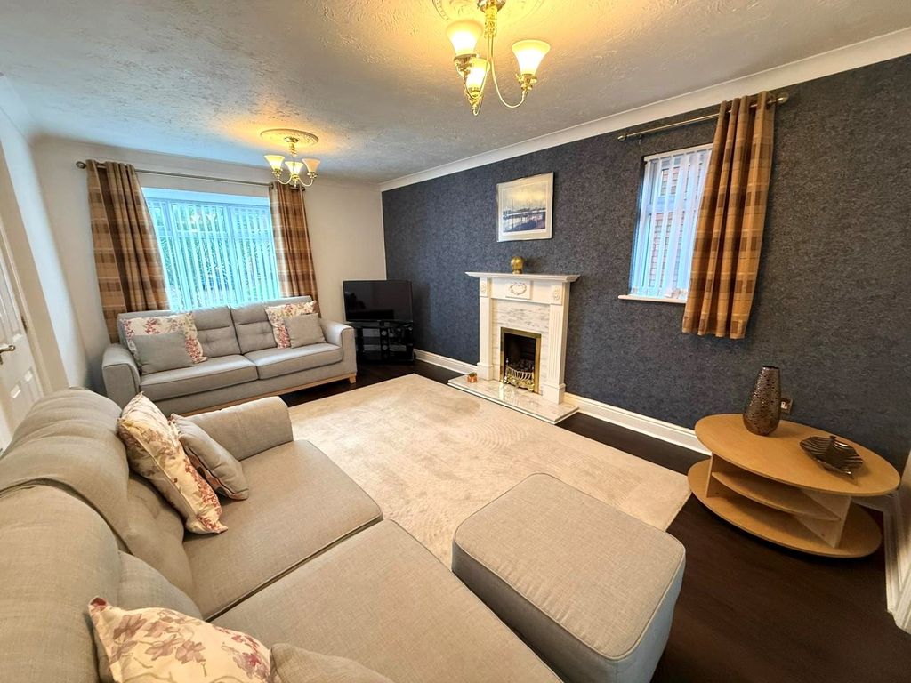 Property photo 2 of 21 Living Room