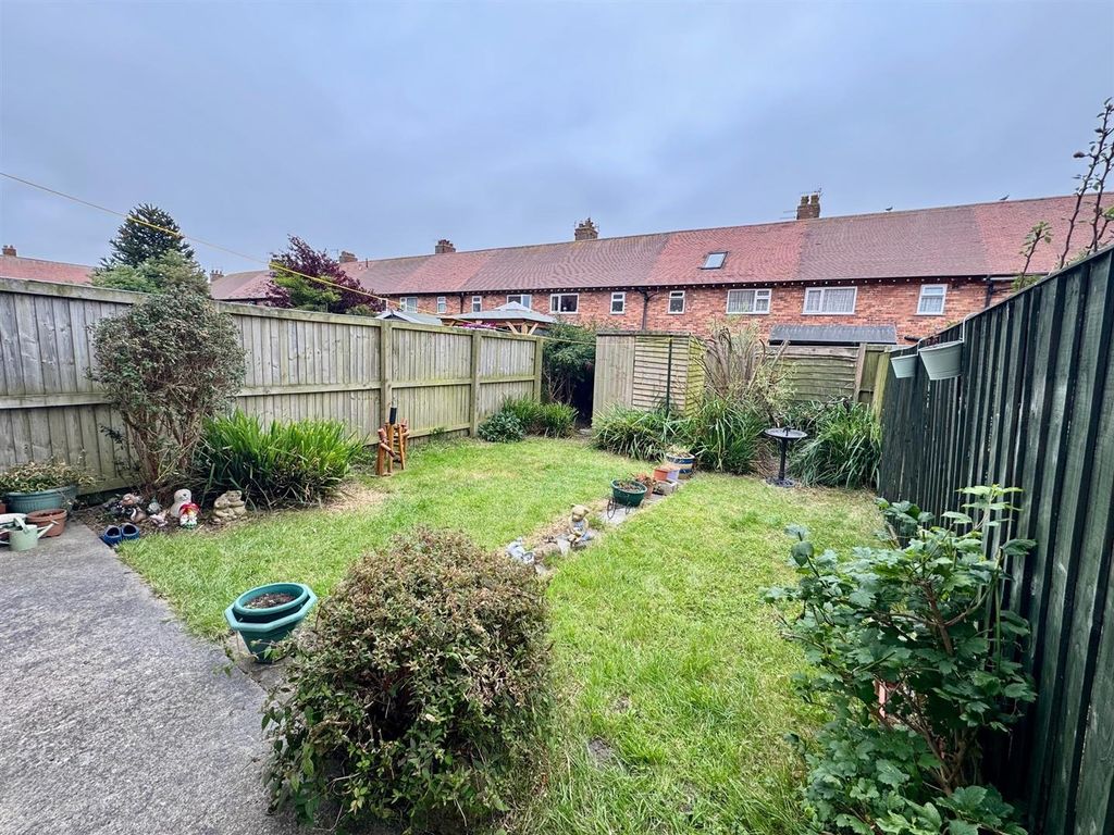 Property photo 3 of 17 Garden 2.Jpg