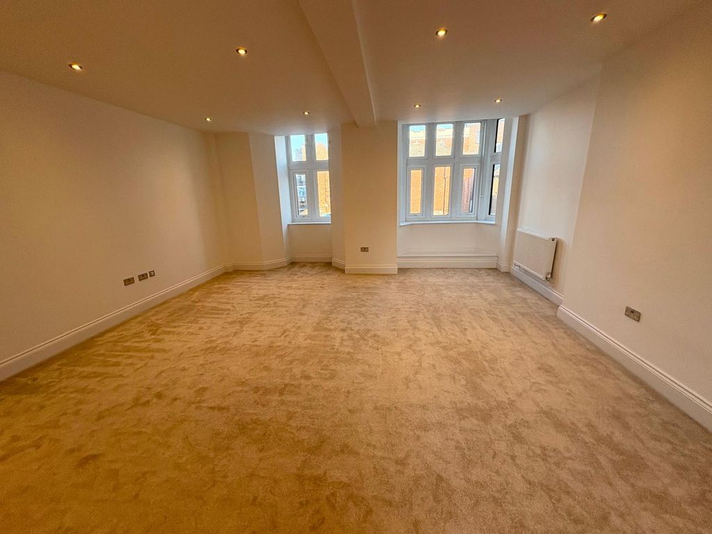 Property photo 3 of 10 Image