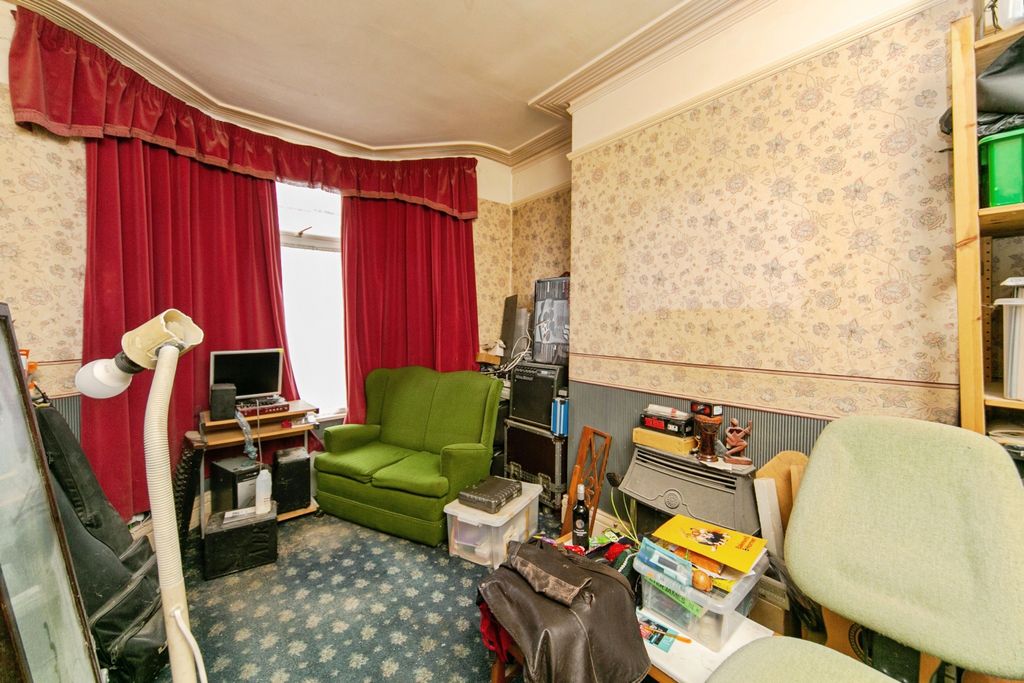 Property photo 3 of 14