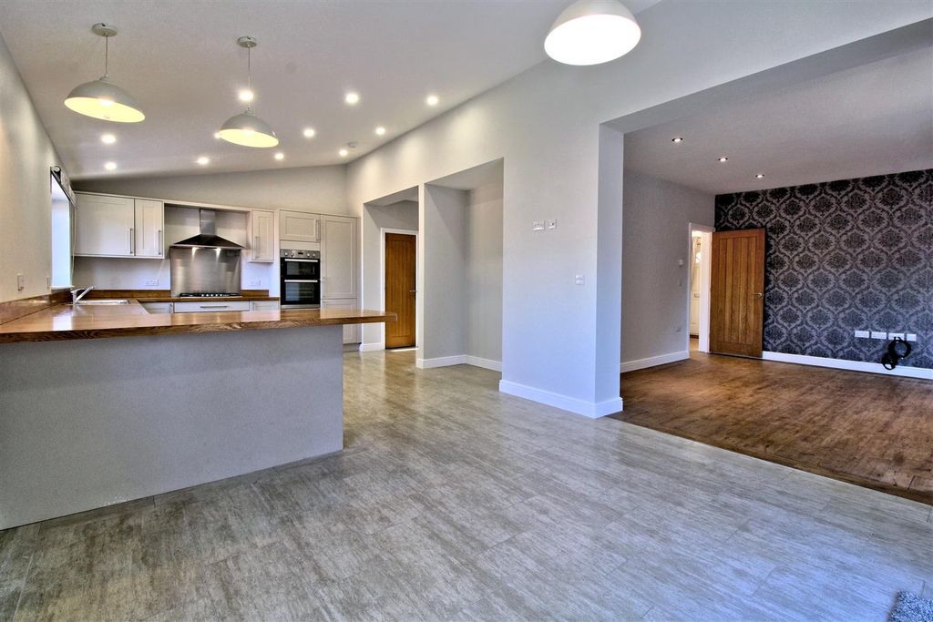 Property photo 2 of 24 Kitchen Diner