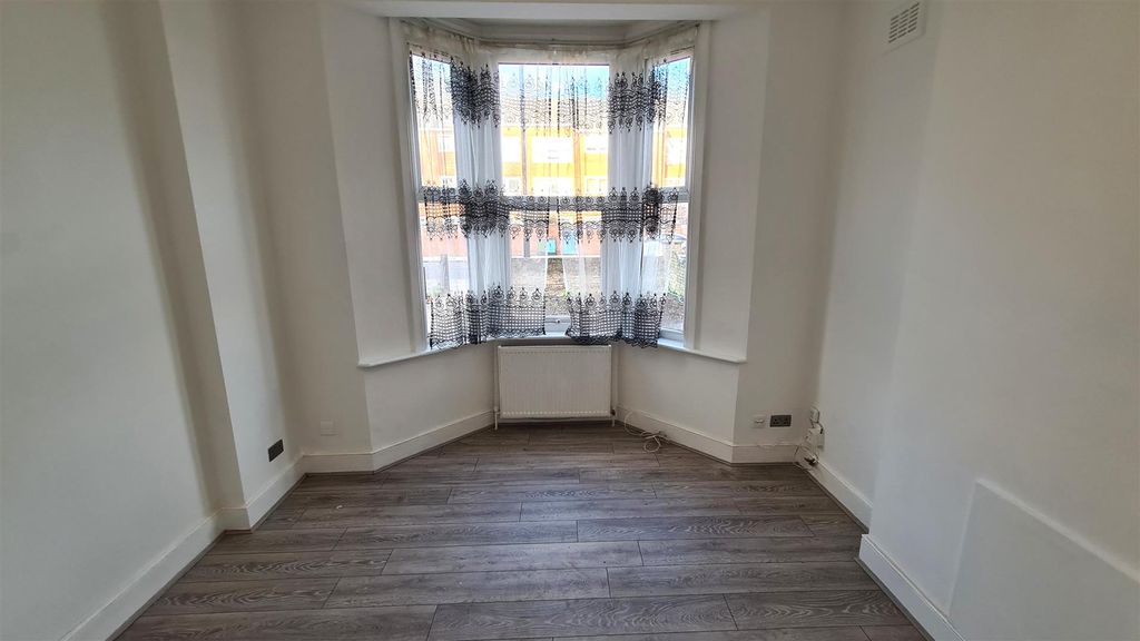 Property photo 3 of 26 Recep 1