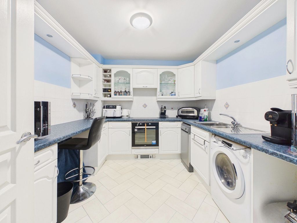 Property photo 2 of 11 Kitchen