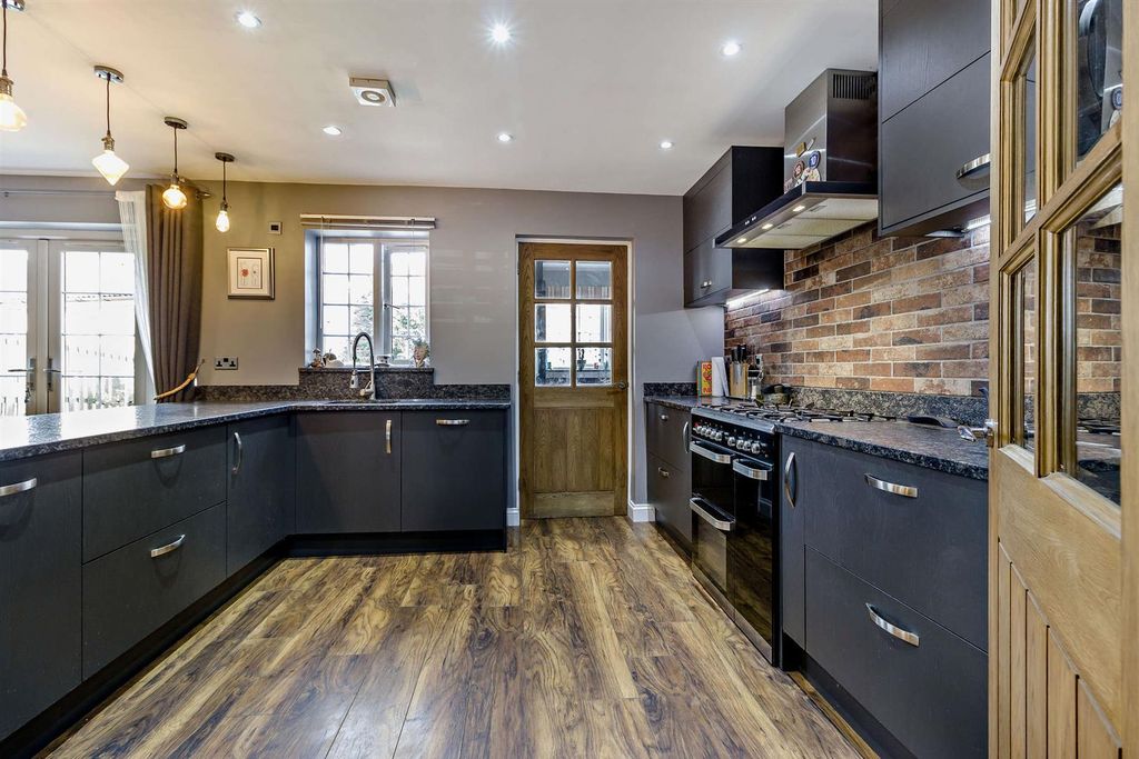 Property photo 2 of 28 Kitchen