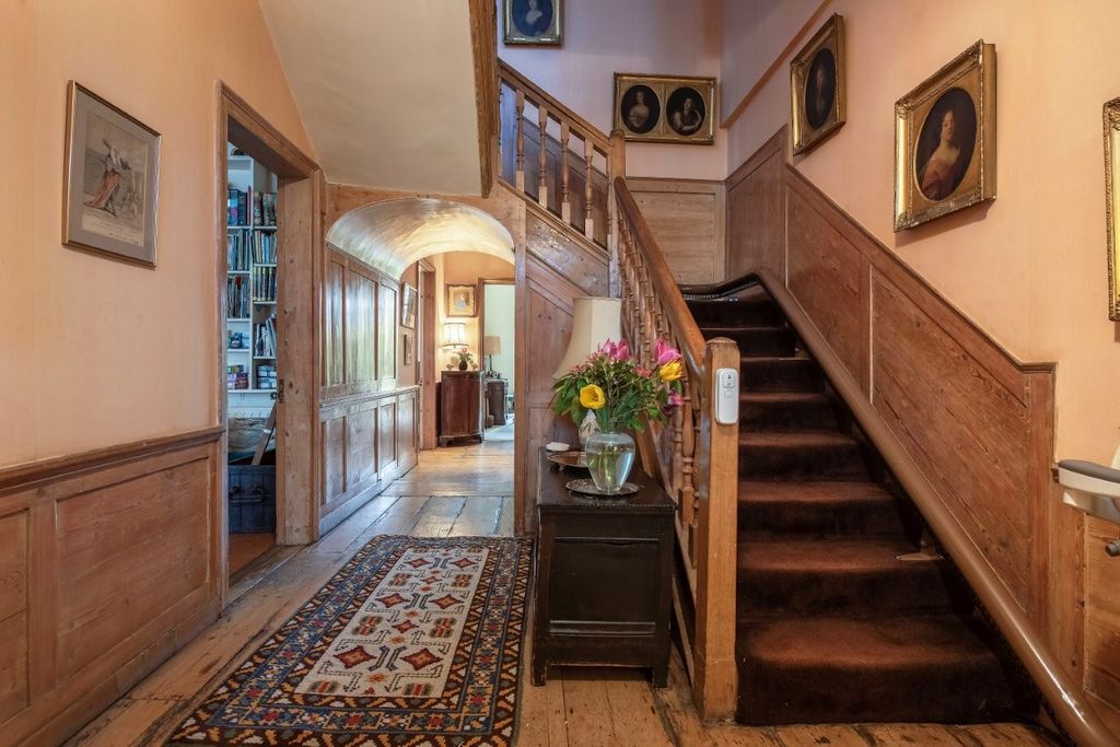 Property photo 3 of 13