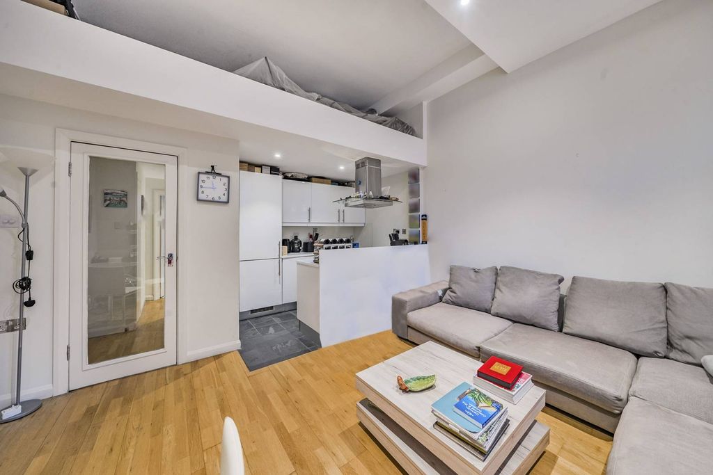 Property photo 3 of 10