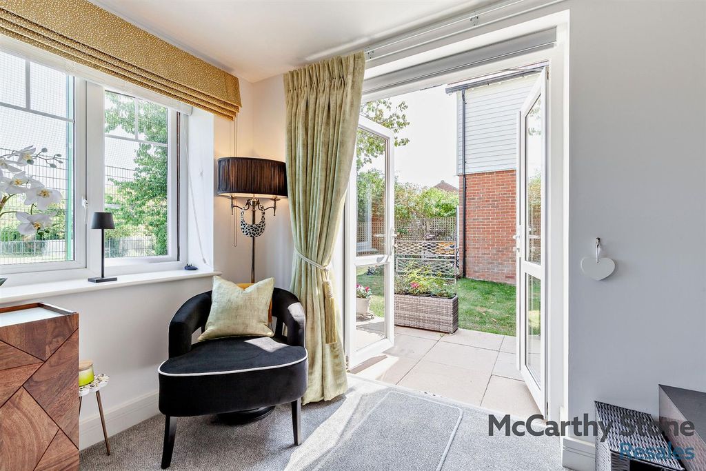 Property photo 3 of 15 8659697-Interior09-800.Jpg