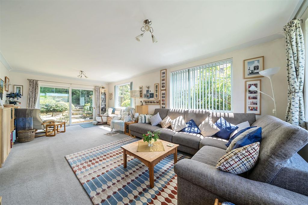 Property photo 2 of 19 Sitting Room