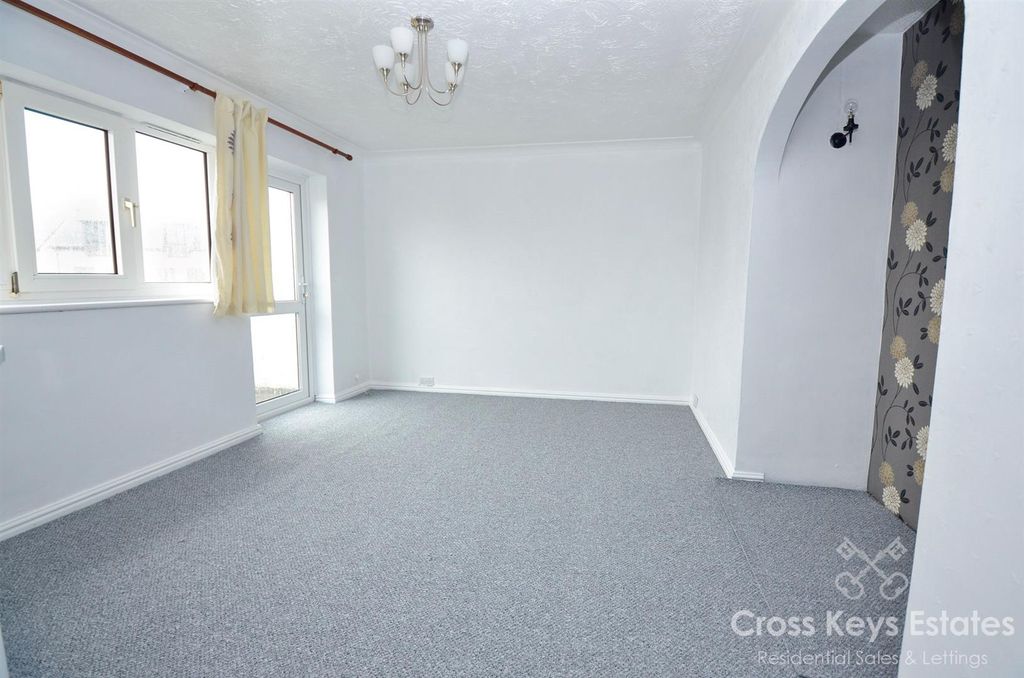 Property photo 3 of 14 Living Room