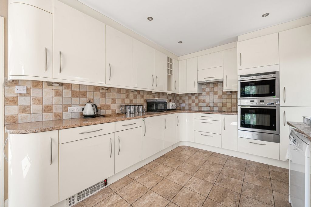 Property photo 3 of 16 16_91101.Jpg