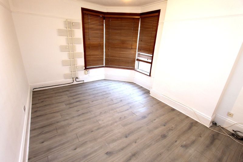 Property photo 3 of 9 Photo 8