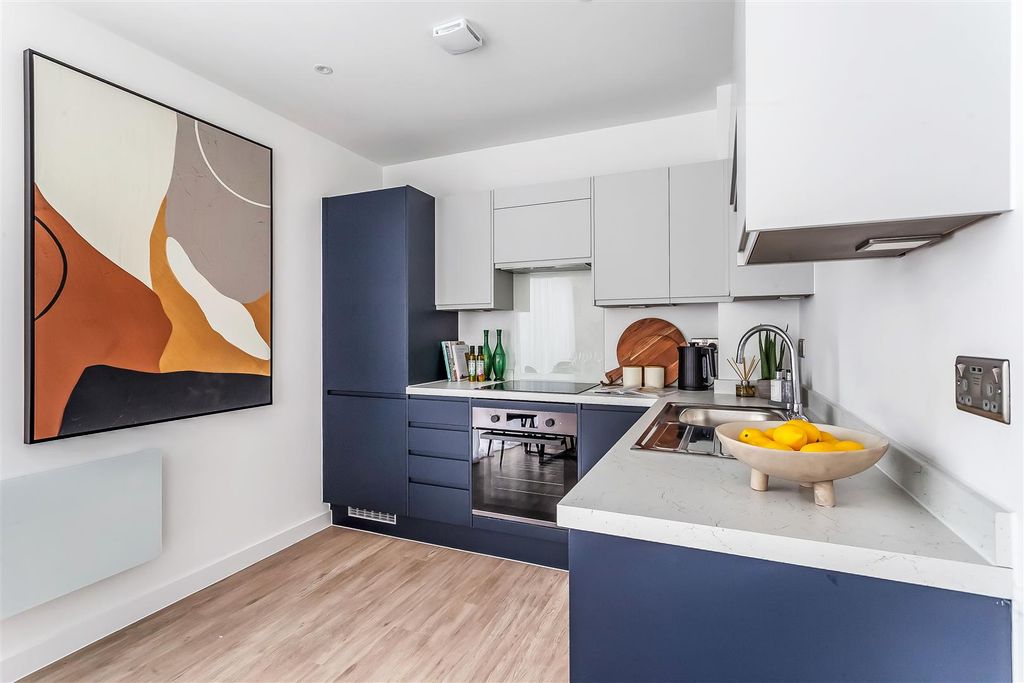 Property photo 3 of 10 Flat-2-Thornetts-House-4.Jpg