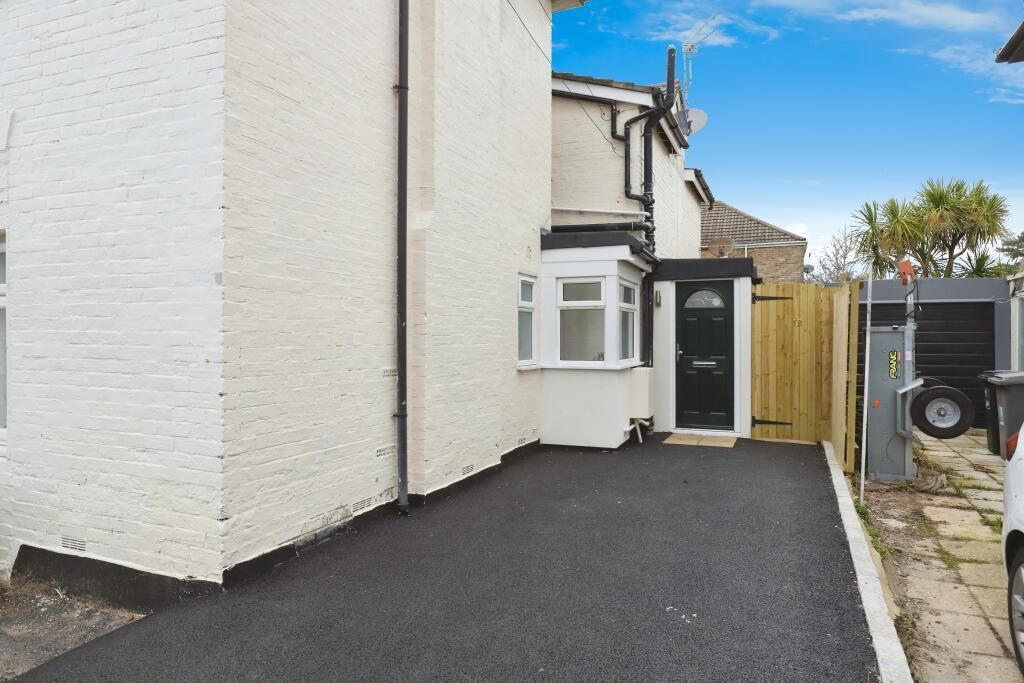 Property photo 2 of 17 Driveway