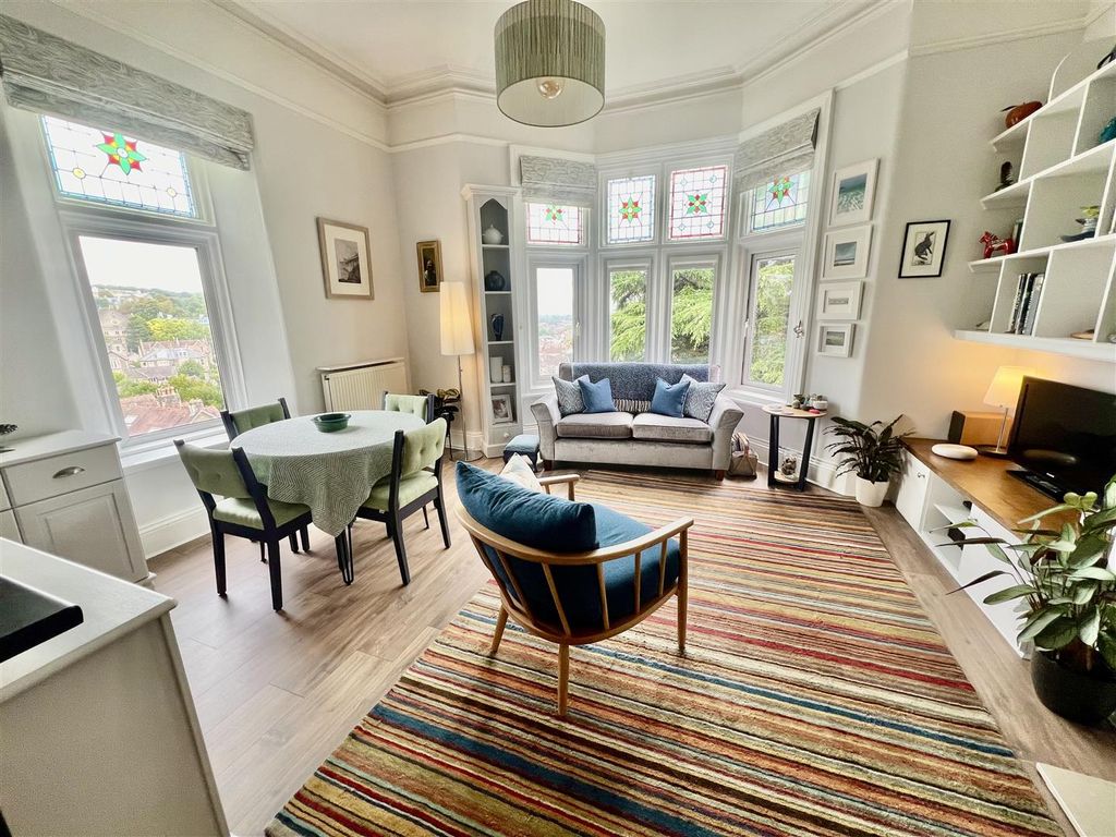 Property photo 3 of 13 Lounge Area