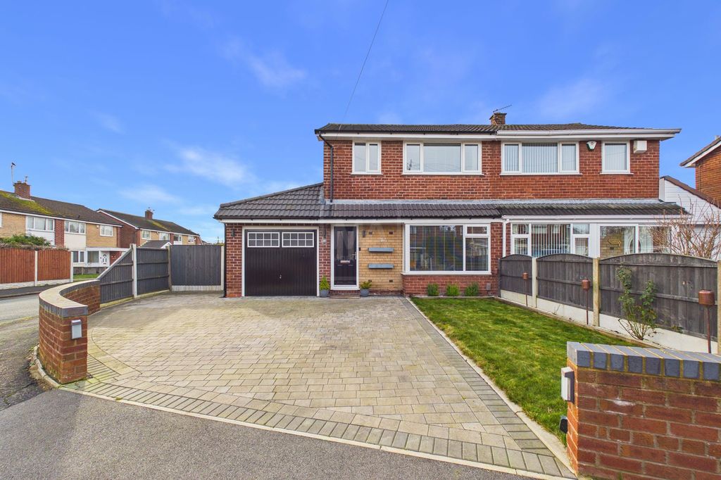 Property photo 1 of 17 External