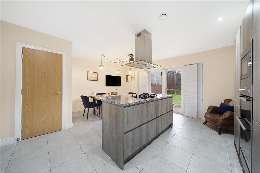 Property photo 3 of 32 Kitchen