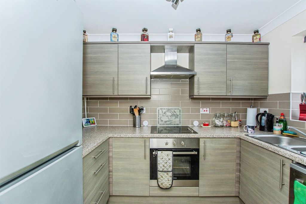 Property photo 2 of 20