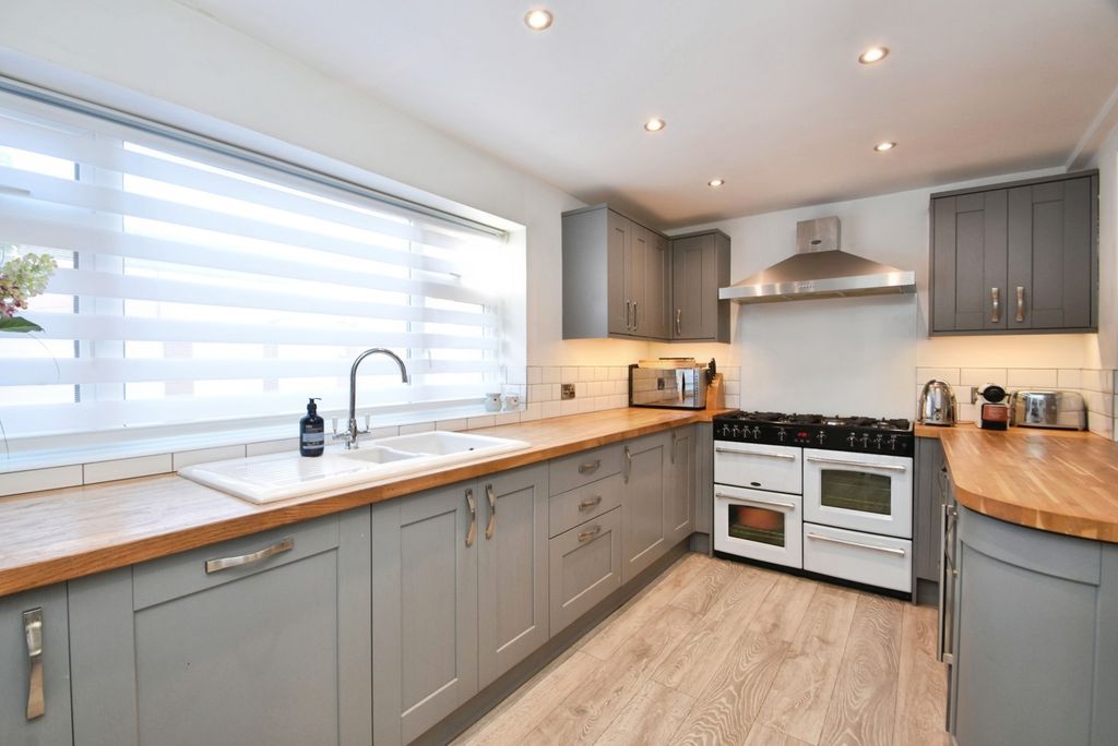 Property photo 2 of 18 Pbox-Img.Jpg