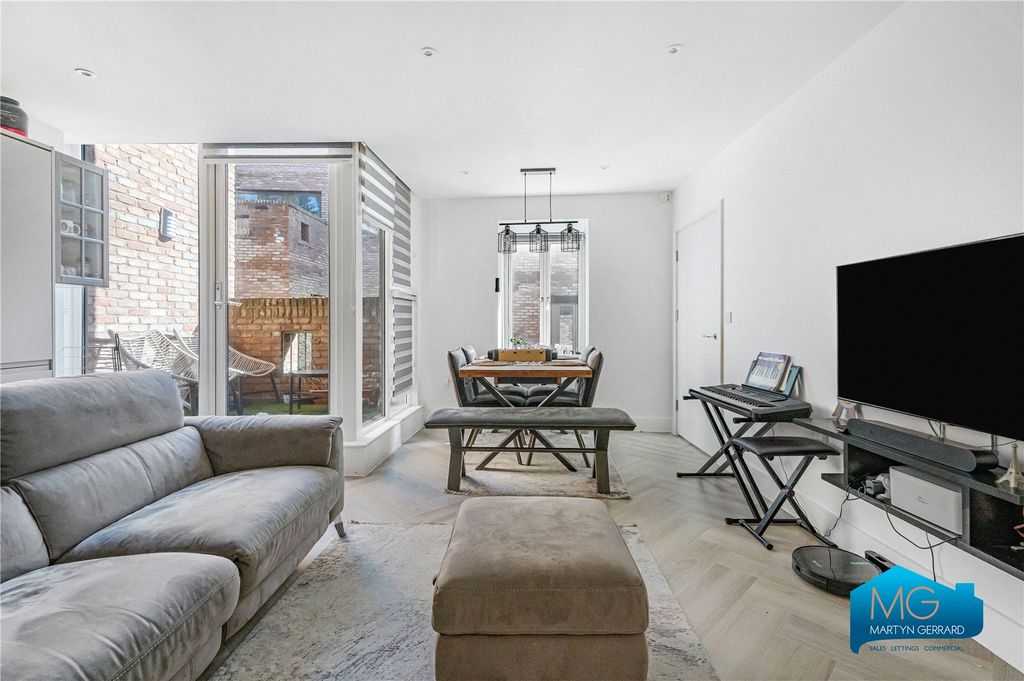 Property photo 2 of 15 Picture No. 18