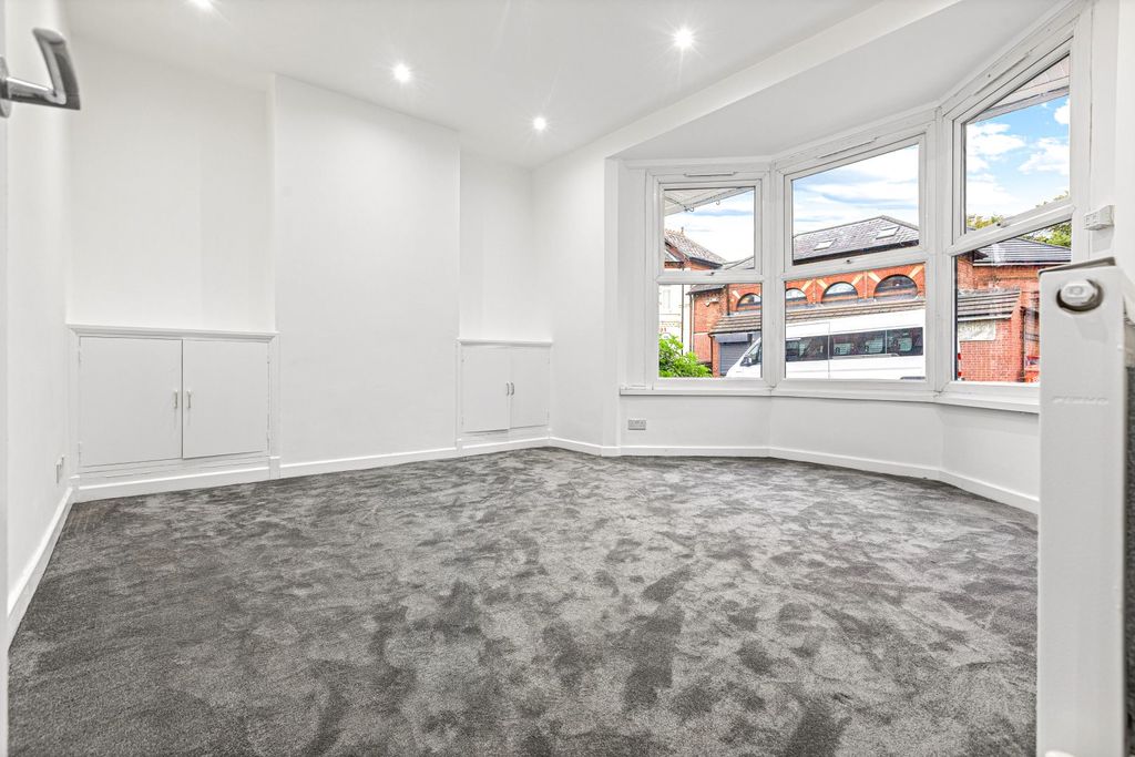 Property photo 3 of 32