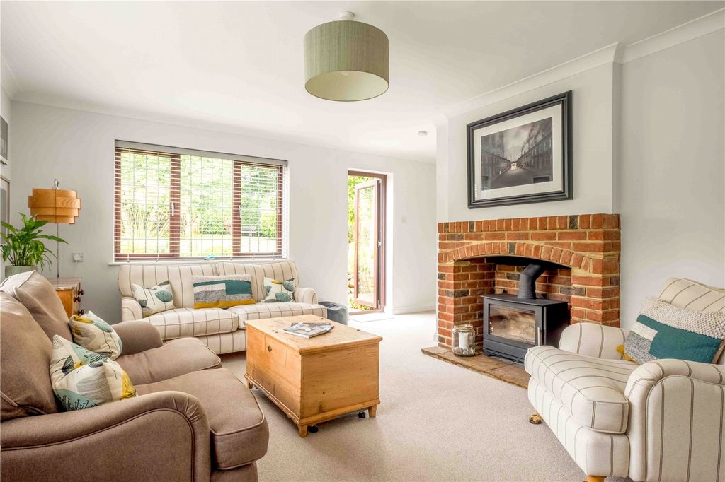 Property photo 3 of 18 Sitting Room
