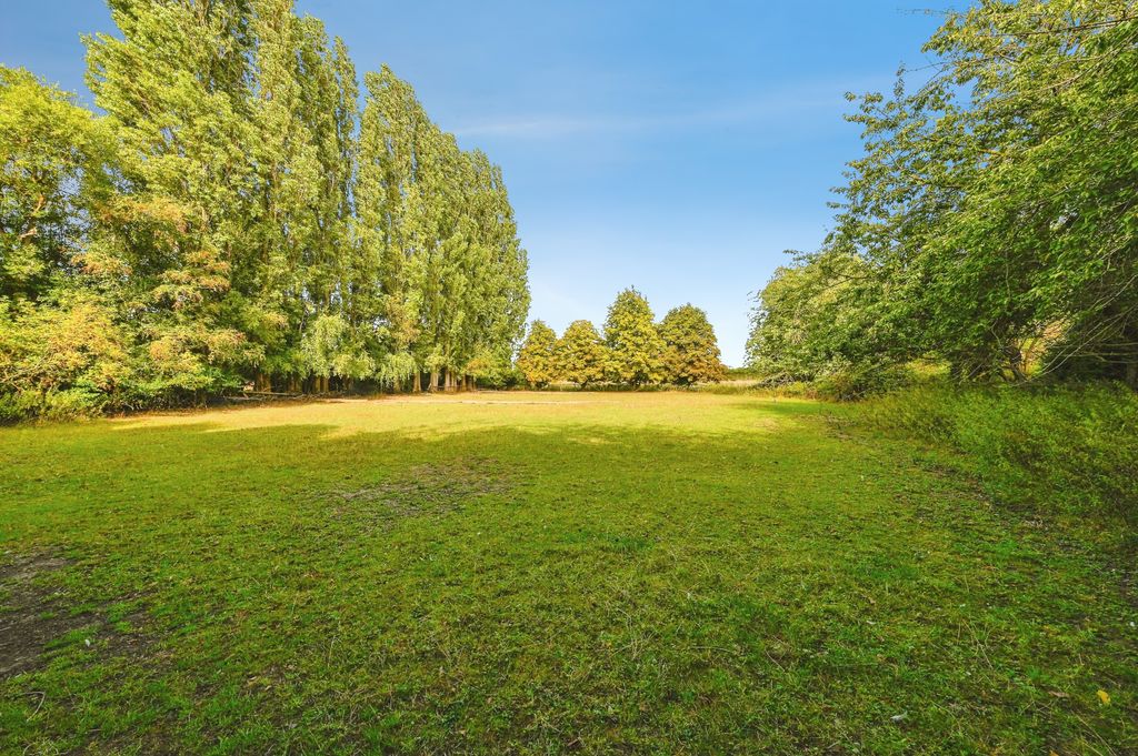 Property photo 1 of 20 Picea025