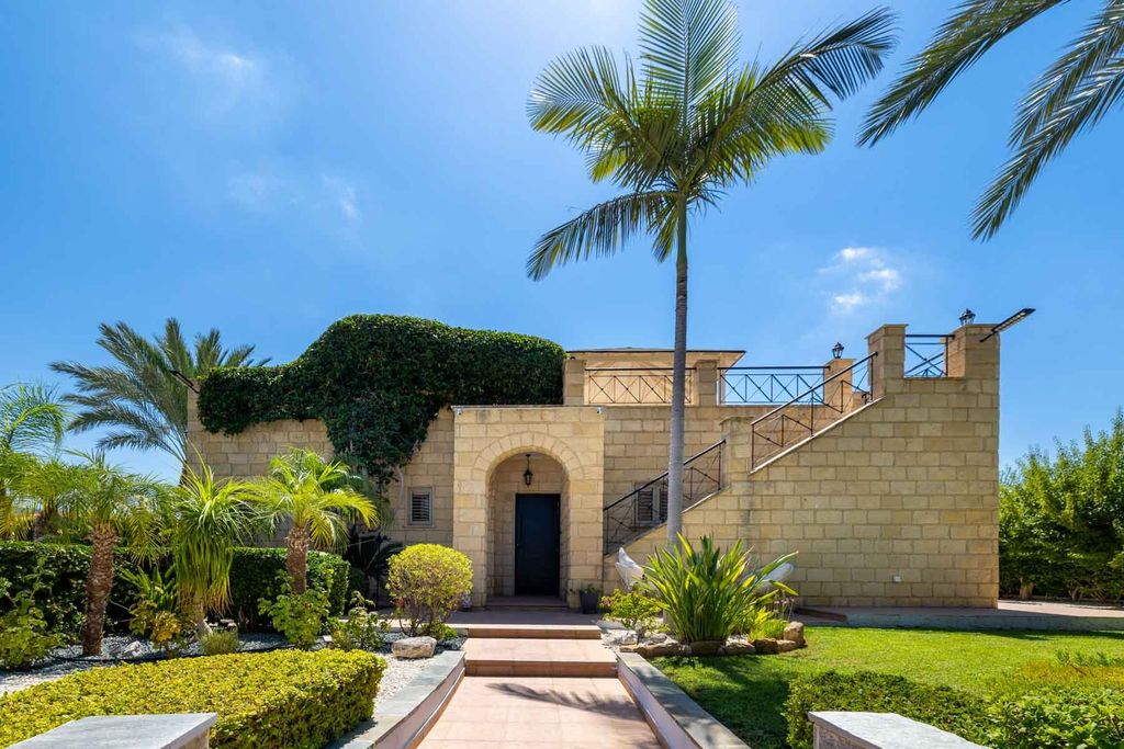 Property photo 1 of 30