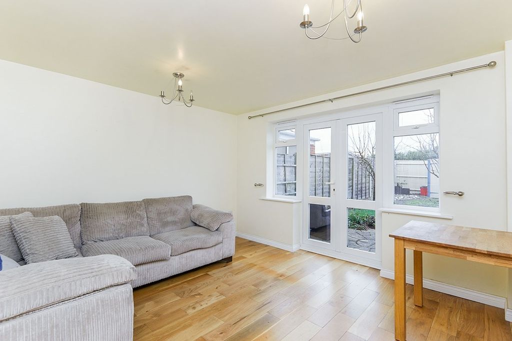 Property photo 3 of 8 Lounge