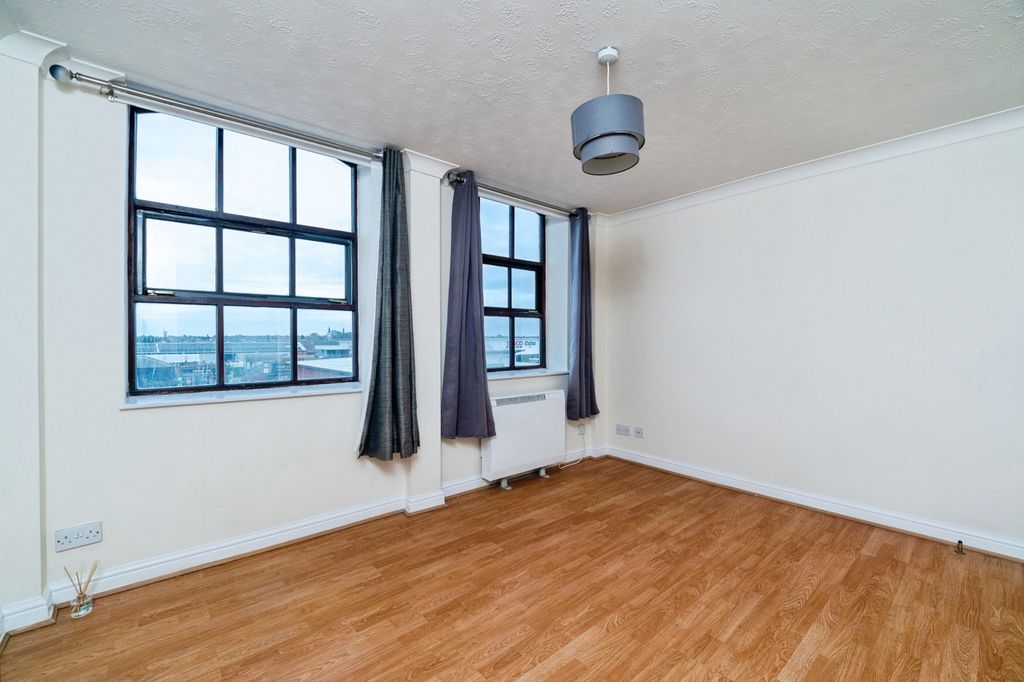 Property photo 3 of 20 Pbox-Img.Jpg