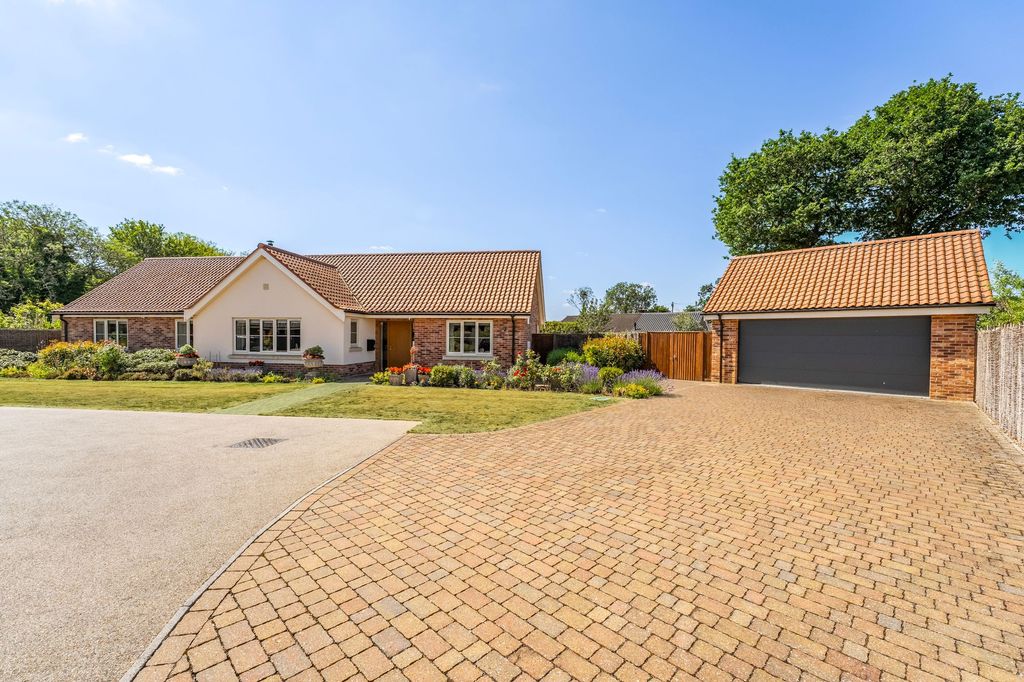 Property photo 1 of 28