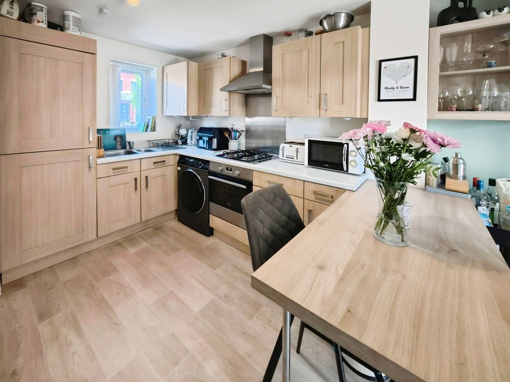 Property photo 2 of 12 Kitchen
