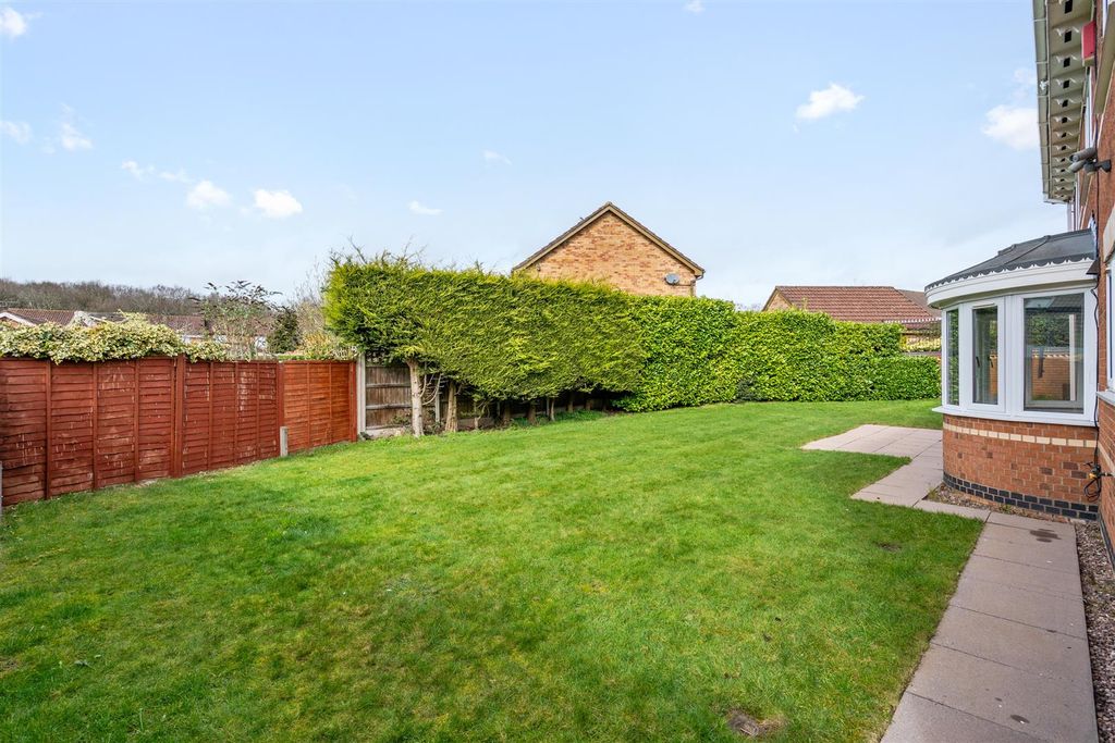 Property photo 2 of 17 25 Rothwell Drive_7.Jpg