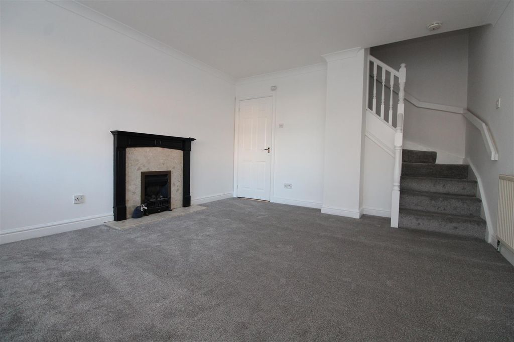 Property photo 2 of 6 Lounge