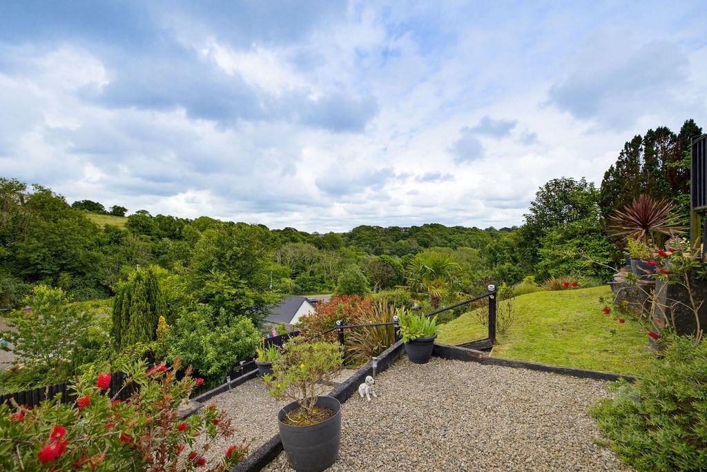 Property photo 2 of 36