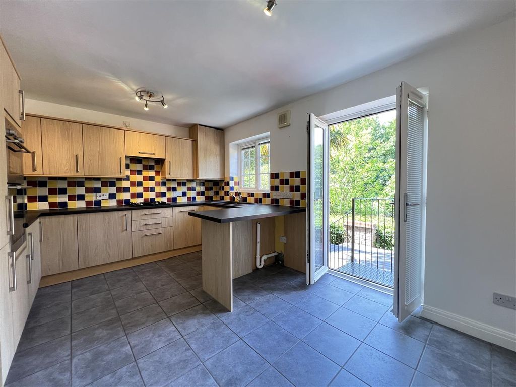 Property photo 2 of 16 Kitchen / Breakfast Room