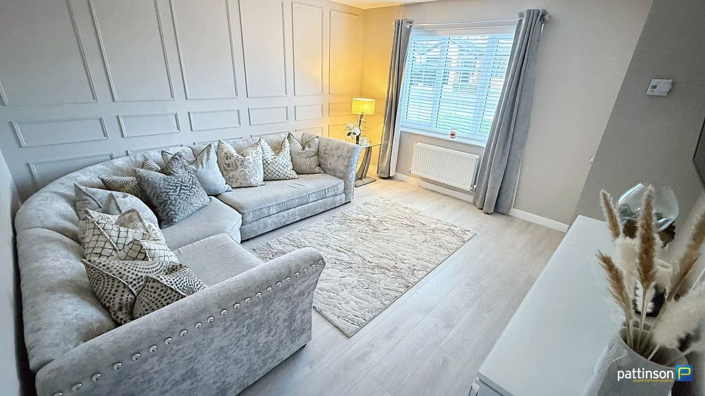 Property photo 2 of 33