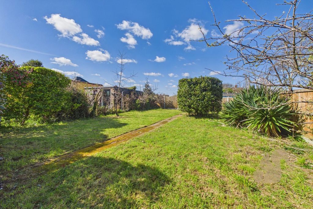 Property photo 3 of 13 Cam03877G0-Pr0330-Still009.Jpg