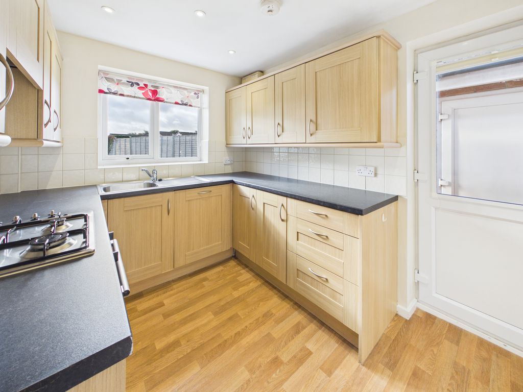 Property photo 2 of 11 Kitchen
