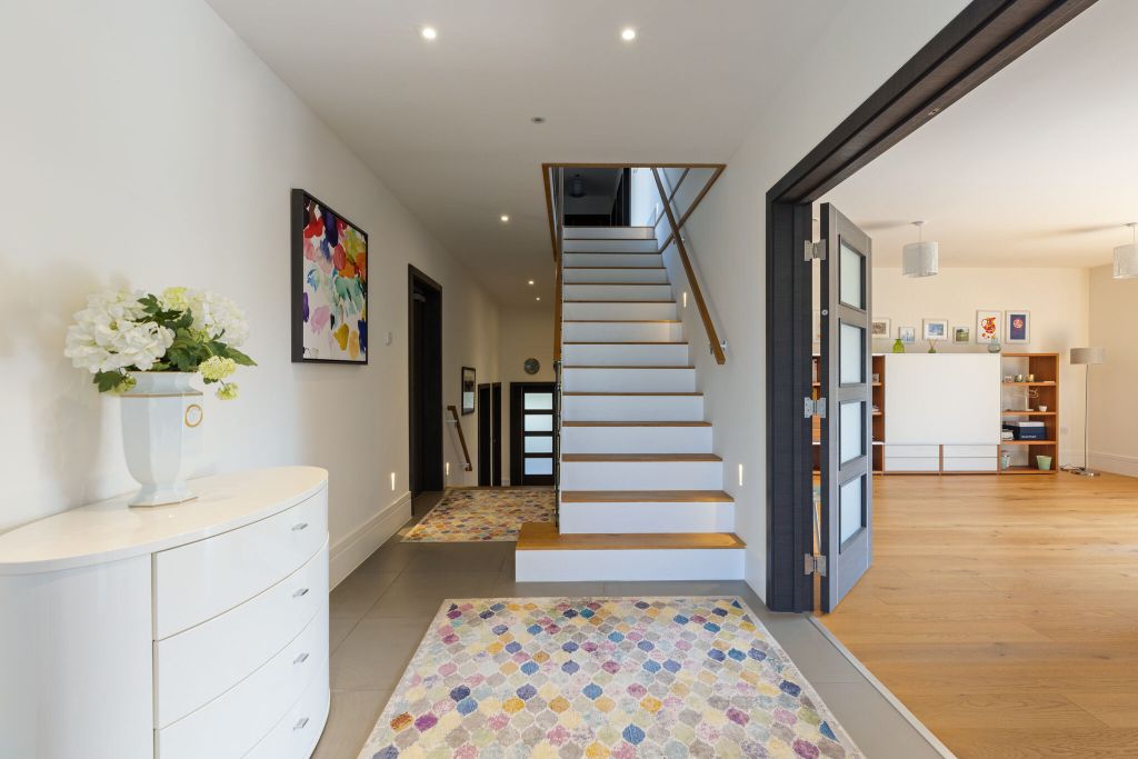 Property photo 3 of 25 Staircase