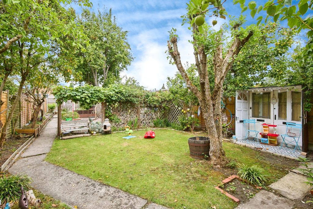 Property photo 2 of 17 Garden