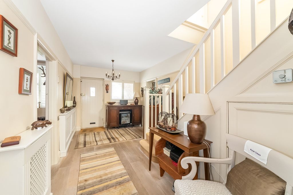 Property photo 2 of 23