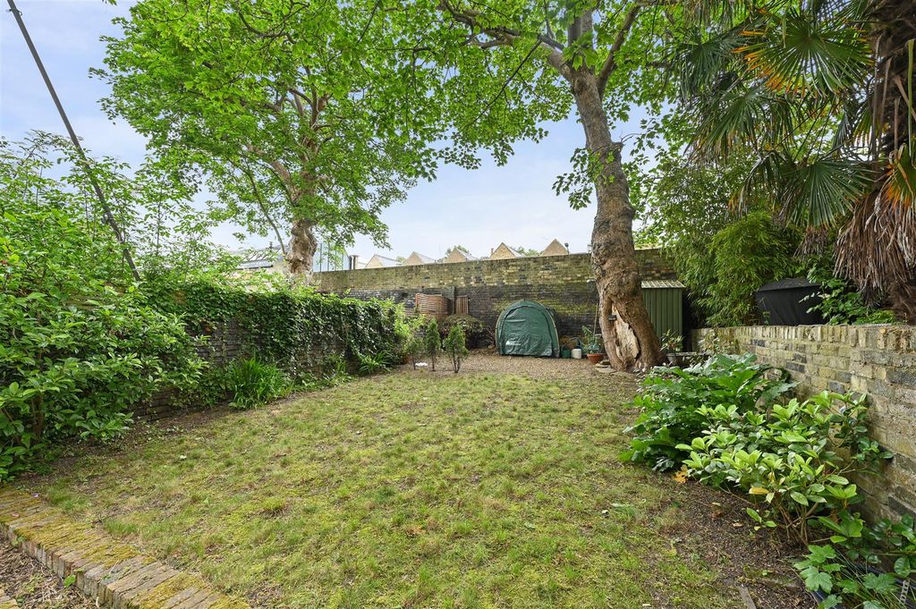 Property photo 3 of 9 Hammersmith Grove - Gardenb3 (1).Jpg